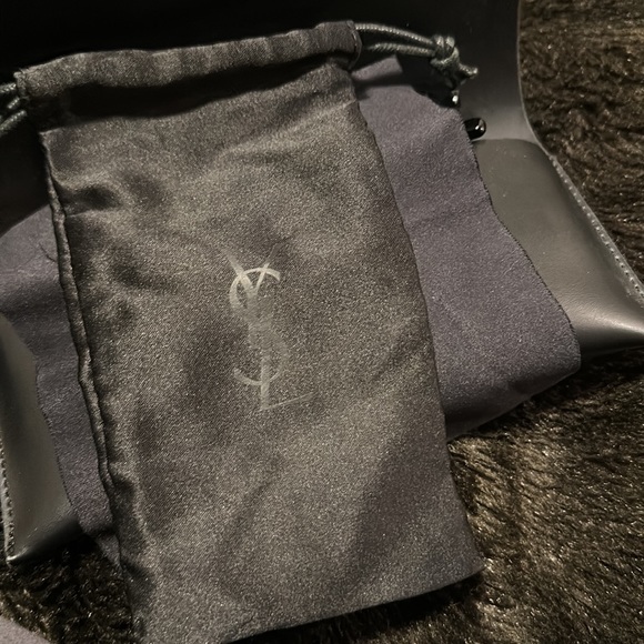 Saint Laurent - Picture 9 of 9